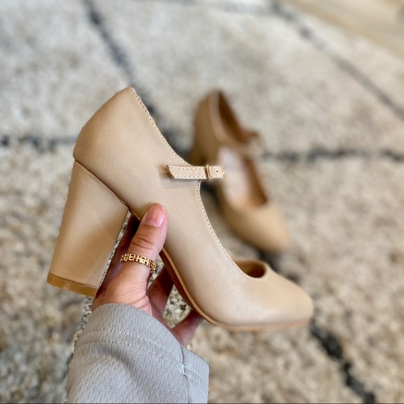 Nude Retro Mary Jane Pointed Toe Pumps Heels - Picture 7 of 10